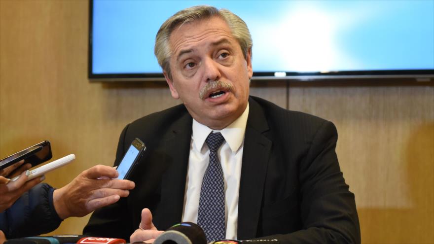 El candidato presidencial argentino Alberto Fernández ofrece una rueda de prensa en Buenos Aires, 14 de agosto de 2019. (Foto: AFP)