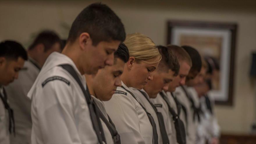 Marines del portaviones USS George H.W. Bush en un acto conmemorativo tras la muerte de un colega, 18 de septiembre de 2019.