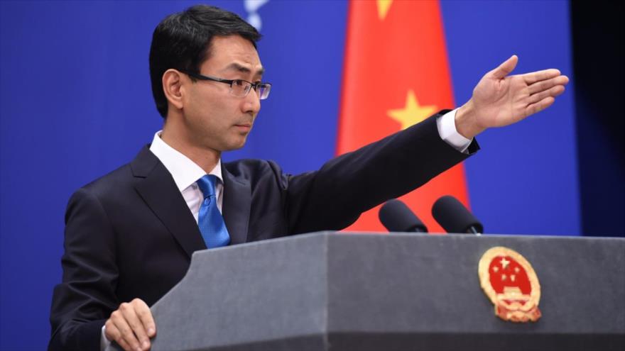 El portavoz del Ministerio de Exteriores de China, Geng Shuang, en una rueda de prensa en Pekín (la capital). 