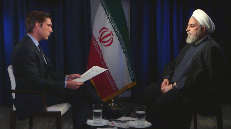 El presidente de Irán, Hasan Rohani (dcha.), en una entrevista con la cadena estadounidense ABC News, Nueva York, 25 de septiembre de 2019.