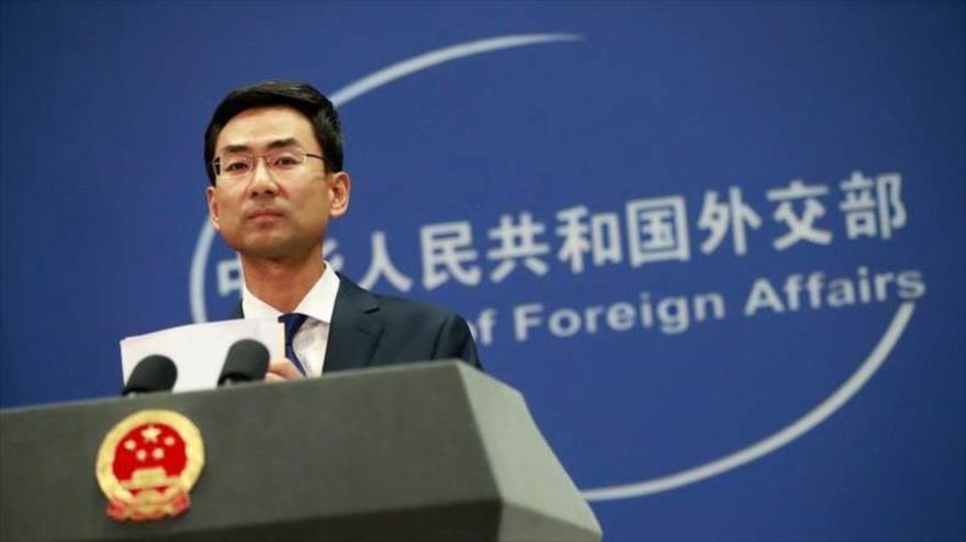 El portavoz de la Cancillería china, Geng Shuang, durante una rueda de prensa celebrada en Pekín.