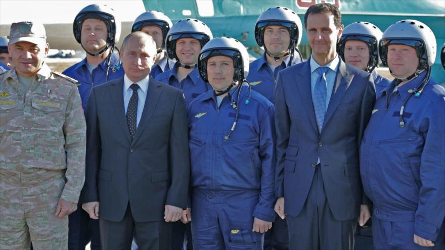 El presidente de Rusia, Vladimir Putin, visita la base aérea de Hmeimim en Siria, 11 de diciembre de 2017. (Foto: AFP)