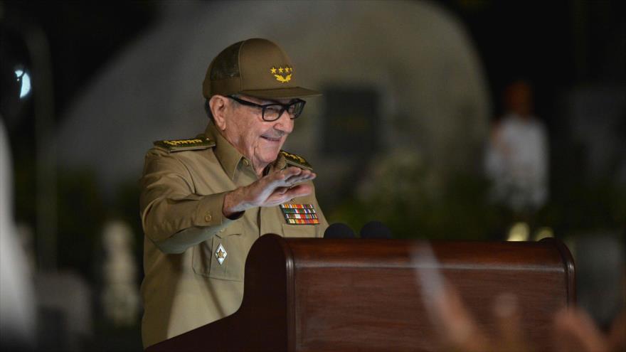 El expresidente cubano Raúl Castro pronuncia un discurso en Santiago de Cuba, 1 de enero de 2019. (Foto: AFP)