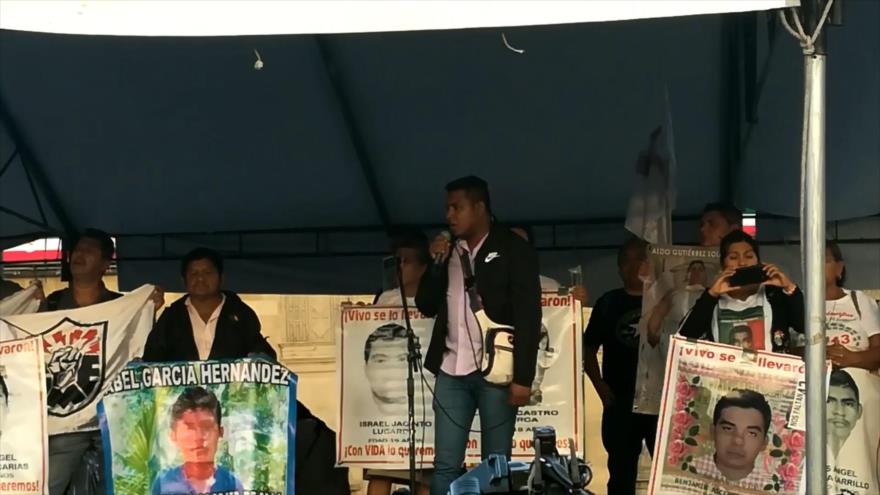 Padres de los 43 de Ayotzinapa exigen resultados
