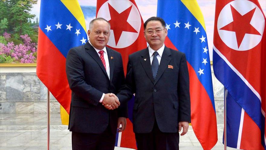 El presidente de la Asamblea Nacional Constituyente, Diosdado Cabello, (izq.) durante su visita a Corea del Norte, 24 de septiembre de 2019. (Foto: Reuters)