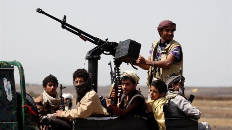 Combatientes del movimiento popular yemení, Ansarolá, en una zona rural cerca de Saná, capital de Yemen, 21 de julio de 2016. (Foto: REUTERS)