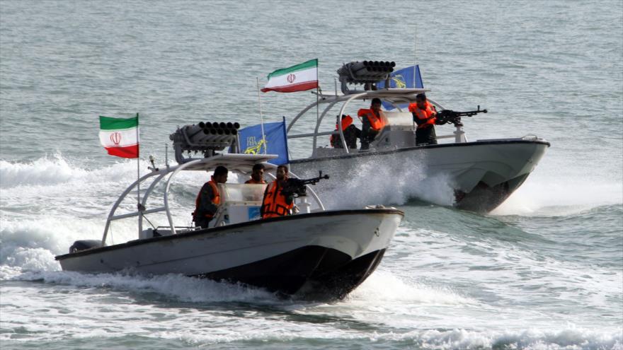 Lanchas rápidas de la Fuerza Naval del Cuerpo de Guardianes de la Revolución Islámica de Irán (CGRI) en el Golfo Pérsico, 2 de julio de 2019.