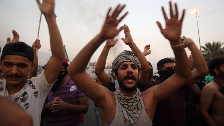 Manifestantes iraquíes celebran protestas en Bagdad, la capital, 2 de octubre de 2019. (Foto: AFP)