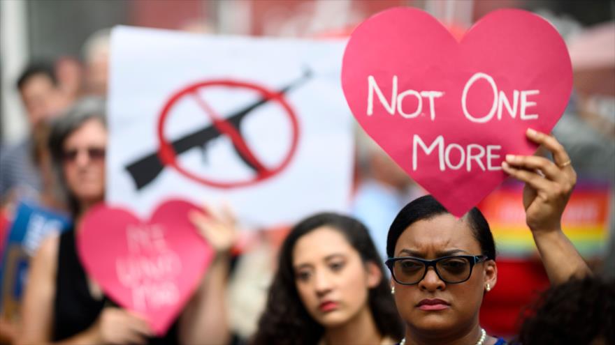 Estadounidenses participan en una manifestación contra la violencia armada, celebrada en Nueva York, 18 de agosto de 2019. (Foto: AFP)