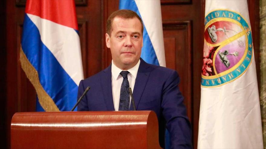 El primer ministro de Rusia, Dmitri Medvedev, pronuncia un discurso en la Universidad de La Habana (Cuba), 4 de octubre de 2019.