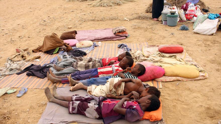 Niños yemeníes en un campamento en el Abs, en la provincia de Hajjah, noroeste de Yemen, 1 de abril de 2019. (Foto: AFP)