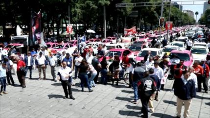 Taxistas marchan para exigir salida de aplicaciones extranjeras