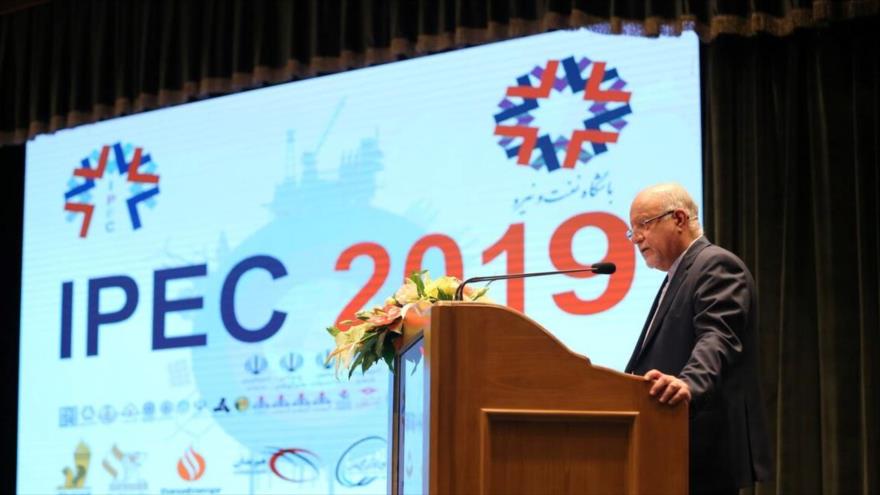 El ministro de Petróleo de Irán, Biyan Namdar Zangane, ofrece discurso en el 5.º Congreso de Petróleo y Energía en Teherán, 8 de octubre de 2019. (Foto: Shana)