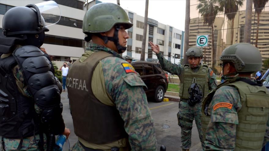 El Ejército ecuatoriano protege la sede del Gobierno en Quito, 8 de octubre de 2019. (Foto: AFP)