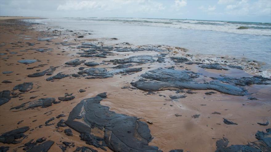 Brasil achaca a petróleo venezolano la contaminación de sus playas
