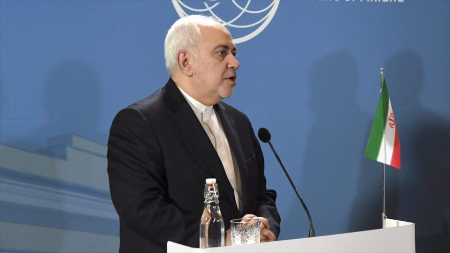 El canciller iraní, Mohamad Yavad Zarif, ofrece una rueda de prensa en Finlandia, 19 de agosto de 2019. (Foto: AFP)