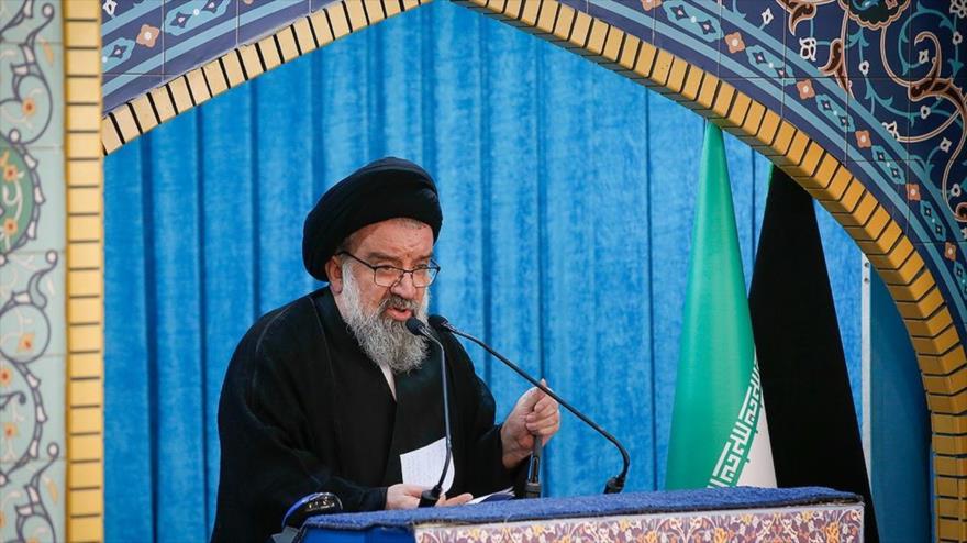 El Imam del rezo colectivo del viernes de Teherán, el ayatolá Seyed Ahmad Jatami, ofrece un sermón, 11 de octubre de 2019. (Foto: FARS)