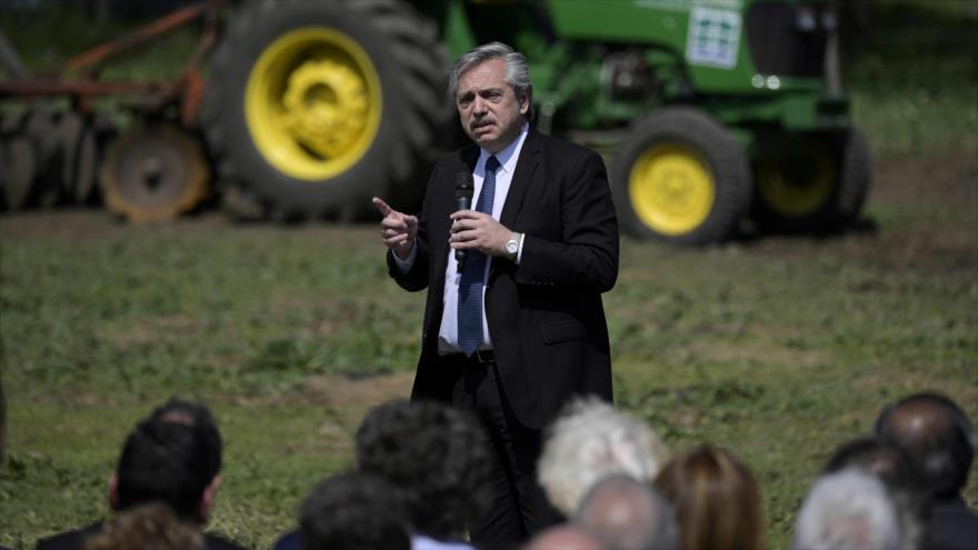 El aspirante a la presidencia de Argentina por el Frente de Todos, Alberto Fernández, habla en un mitin, Buenos Aires, 7 de octubre de 2019. (Foto: AFP)