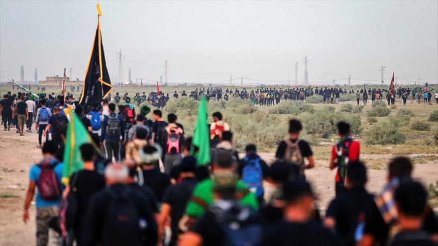 Vídeo: Peregrinos marchan hacia Karbala para conmemorar Arbaín