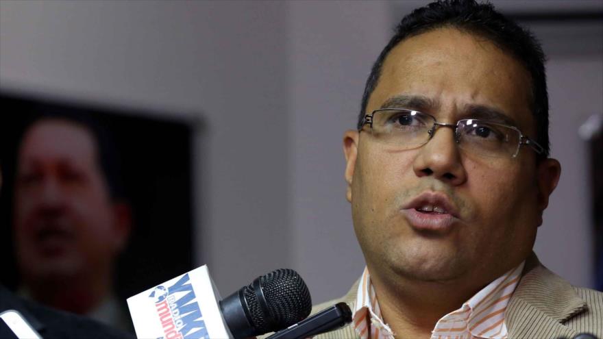 El presidente de la Comisión Nacional para los Refugiados (Conare) de Venezuela, Juan Carlos Alemán, habla con la prensa.