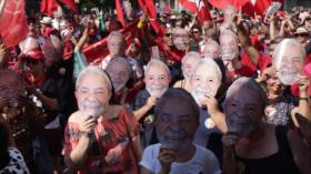 Multitudinaria marcha por la liberación de Lula en Brasil