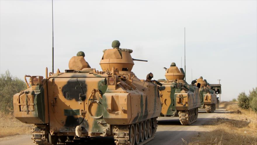Vehículos blindados del Ejército de Turquía, desplegados en el norte de Siria, 14 de octubre de 2019. (Foto: AFP)