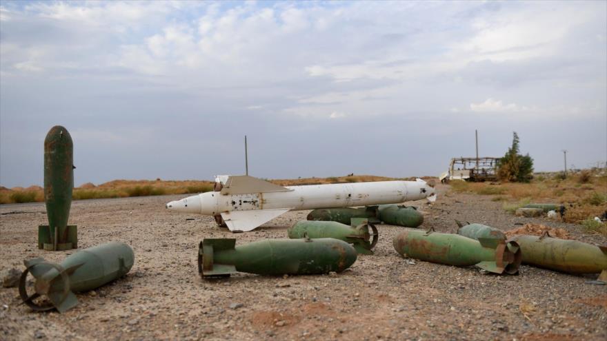 Equipamientos militares de EE.UU. abandonados en la base aérea de Al-Tabqa, en el norte de Siria, 16 de octubre de 2019. (Foto: AFP)