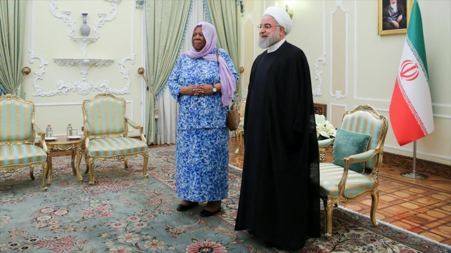 El presidente iraní, Hasan Rohani, y la ministra sudafricana de Relaciones Internacionales y Cooperación en Teherán, 16 de octubre de 2019. (Foto: President.ir)
