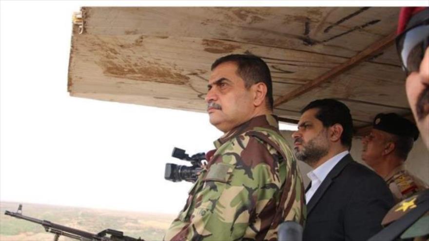 El ministro de Defensa de Irak, Najah Hasan al-Shamari, inspecciona las fronteras del país con Siria, 16 de octubre de 2019.