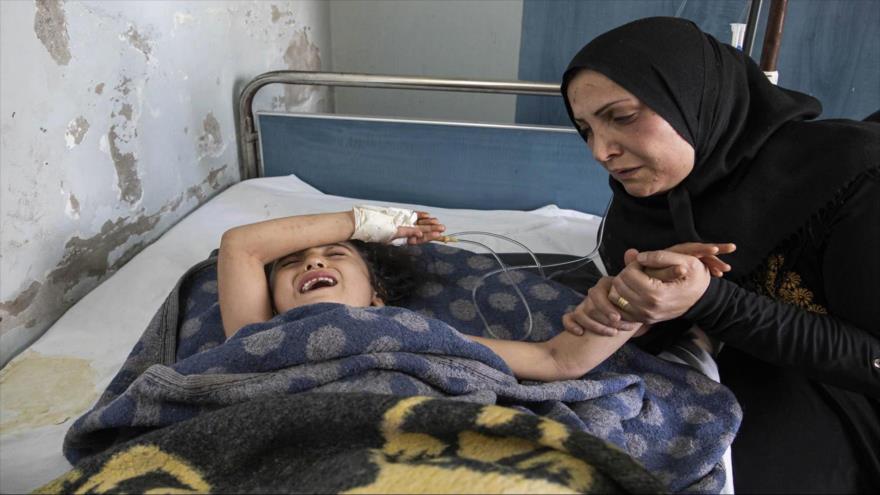 Una niña herida por ataques de Turquía contra Siria en un hospital cerca de la ciudad de Ras al-Ain, 15 de octubre de 2019. (Foto: AFP)