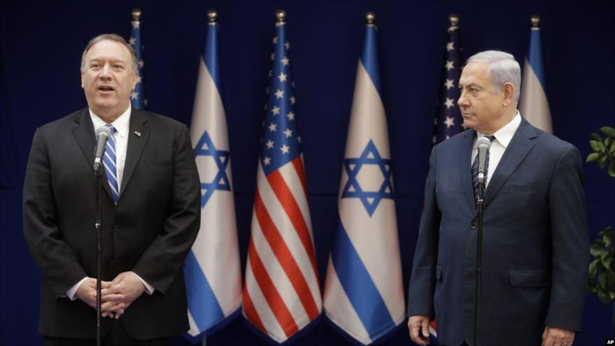 El premier israelí, Benjamín Netanyahu (dcha.), y el secretario de Estado de EE.UU., Mike Pompeo, en una rueda de prensa conjunta, 18 de octubre de 2019.