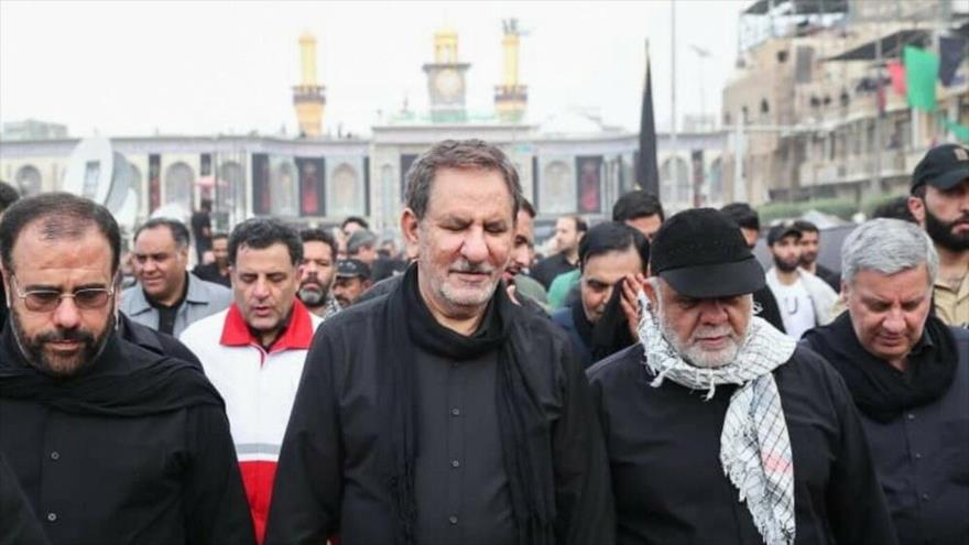 El vice presidente primero de Irán, Eshaq Yahanguiri, en el santuario del tercer Imam de los musulmanes chiíes, el Imam Husein, 19 de octubre de 2019.