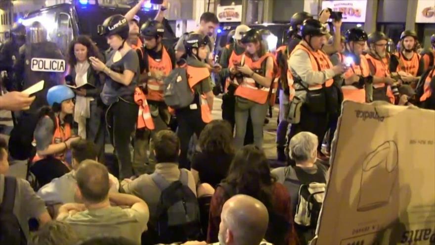 Día de Arbaín. Protestas en Cataluña. Violenta represión en Chile