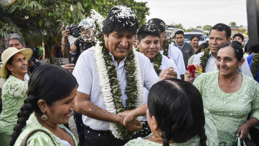 El presidente y candidato presidencial de Bolivia, Evo Morales, antes de emitir su voto en las elecciones generales, 20 de octubre de 2019. (Foto: AFP)