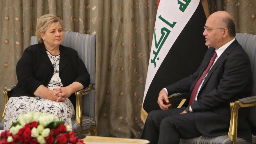El primer ministro de Irak, Adel Abdul-Mahdi, se reúne con su par noruega, Erna Solberg, en Bagdad, 21 de octubre de 2019. (Foto: AFP)