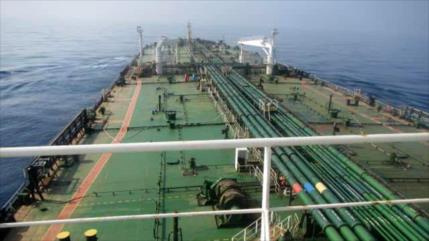 Petrolero atacado en la costa saudí vuelve a las aguas de Irán