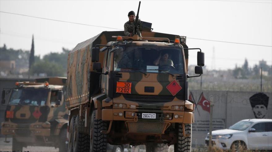 Soldados turcos en la frontera turco-siria regresan de la ciudad siria de Tal Abyad, 21 de octubre de 2019. (Foto: Reuters)