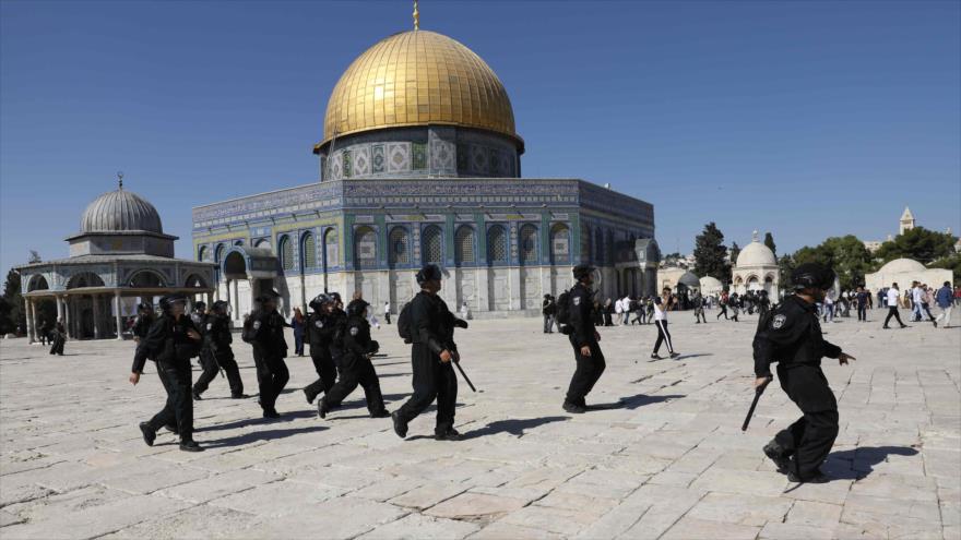 Militares israelíes irrumpen en los patios de la Mezquita Al-Aqsa, 11 de agosto de 2019. (Foto: AFP)