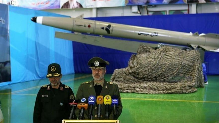 El ministro iraní de Defensa, el general de brigada Amir Hatami, habla en una ceremonia militar, 13 de agosto de 2018.