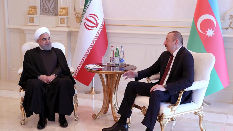 El presidente iraní, Hasan Rohani (izda.), y su par azerbaiyano, Ilham Aliev, en Bakú (capital de Azerbaiyán), 24 de octubre de 2019. (Foto: President.ir)
