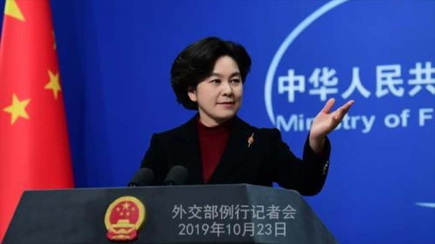 La portavoz de Ministerio de Exteriores de China, Hua Chunying, habla en una rueda de prensa.