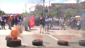 Hondureños exigen la renuncia de su presidente