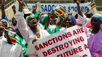 Zimbabuenses marchan en repudio a las sanciones de EEUU