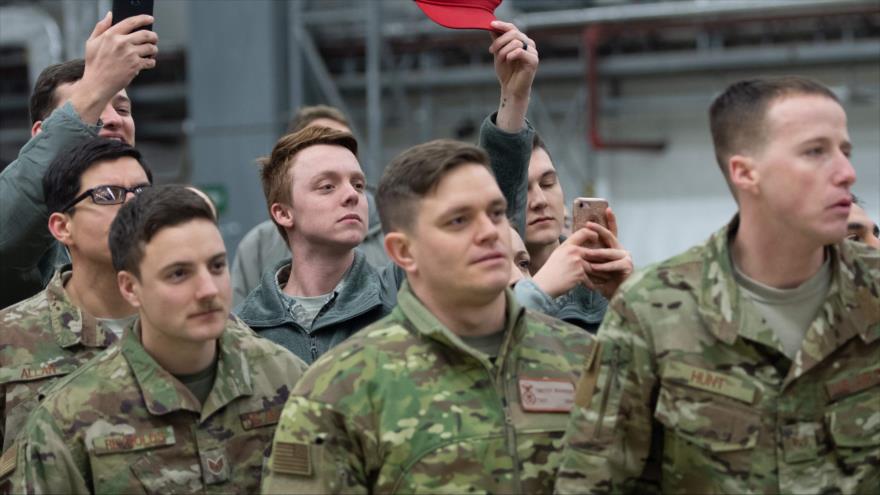 Soldados del Ejército de EE.UU. durante una parada en la Base Aérea Ramstein en Alemania, 27 de diciembre de 2018. (Foto: AFP)