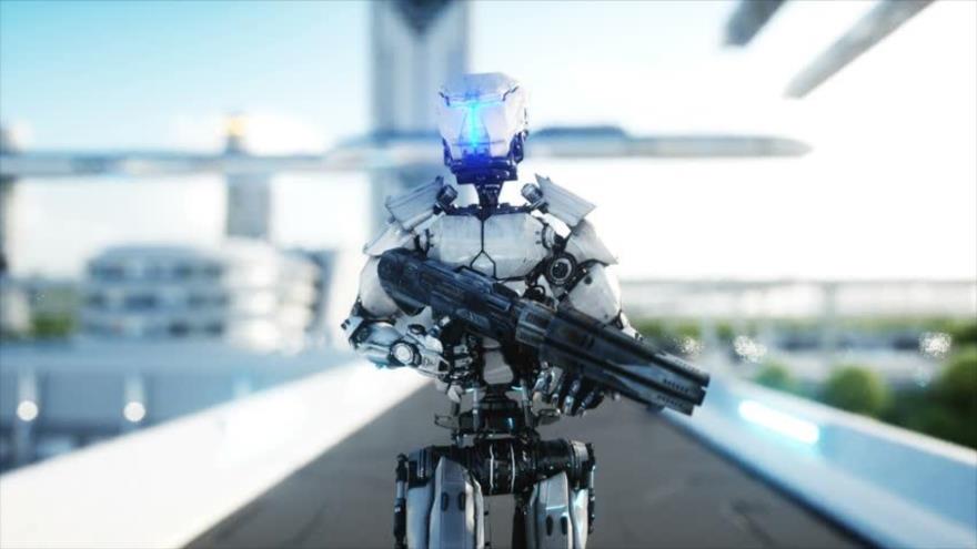 Un robot empuña una pistola en unas pruebas preliminares para el uso de tal arma.