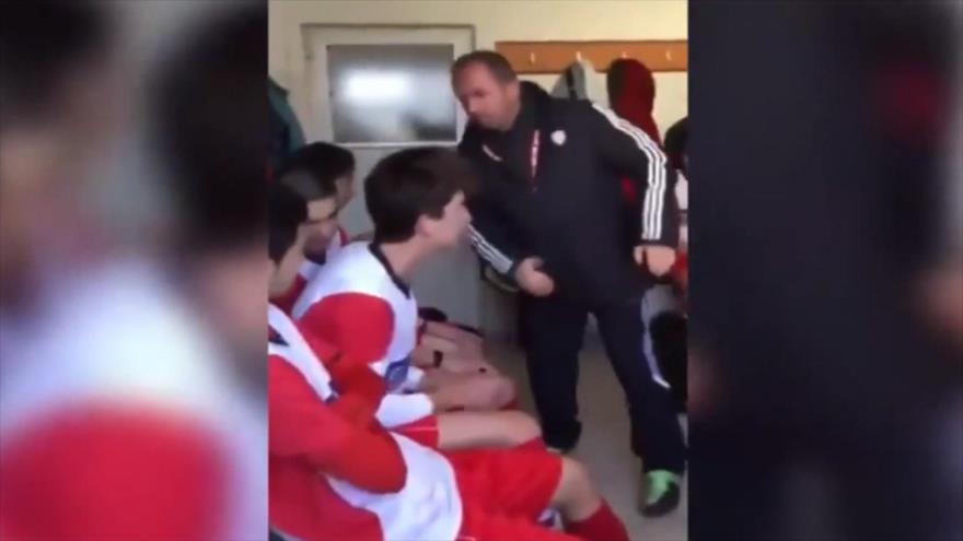 Vídeo: Entrenador turco abofetea brutalmente a sus futbolistas