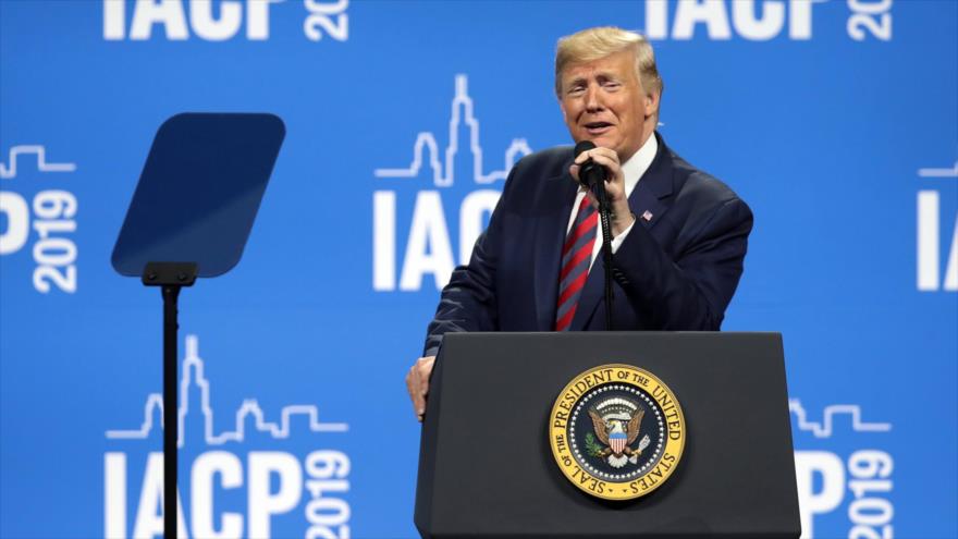 El presidente de EE.UU., Donald Trump, habla en la cumbre de Asociación Internacional de Jefes Policiales en Chicago, 28 de octubre de 2019. (Foto: AFP)