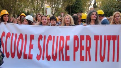 Docentes italianos protestan contra la precariedad en escuelas