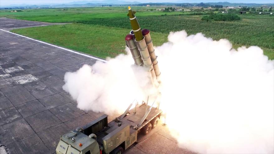 Corea del Norte prueba un nuevo misil en un lugar no identificado, 24 de agosto de 2019. (Foto: KCNA)