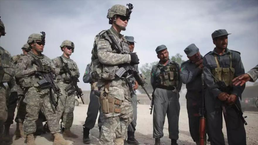 Los soldados estadounidenses junto a las fuerzas afganas.